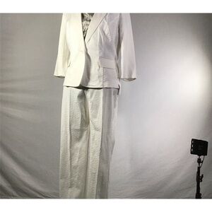 White Pants suit new with tags, breathable fabric